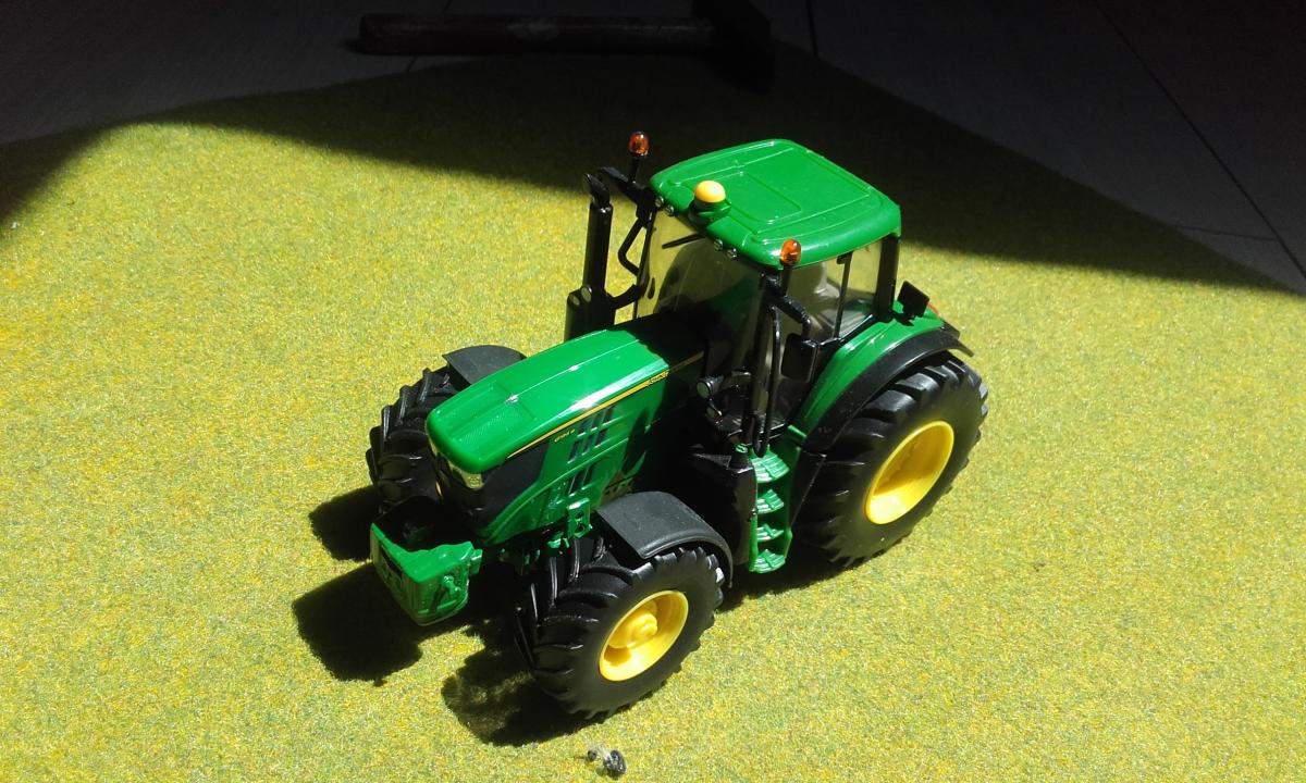 Miniature John Deere 6195M Tracteur Agricole Britains