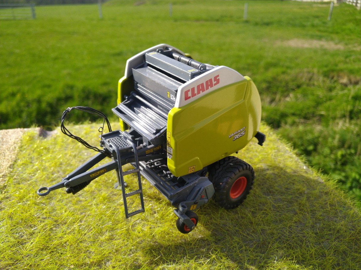 ミニカー UH1/32 CLAAS VARIANT365 CLAAS variant 365 occasion - Universal Hobbies (UH) 1/32 - Presses