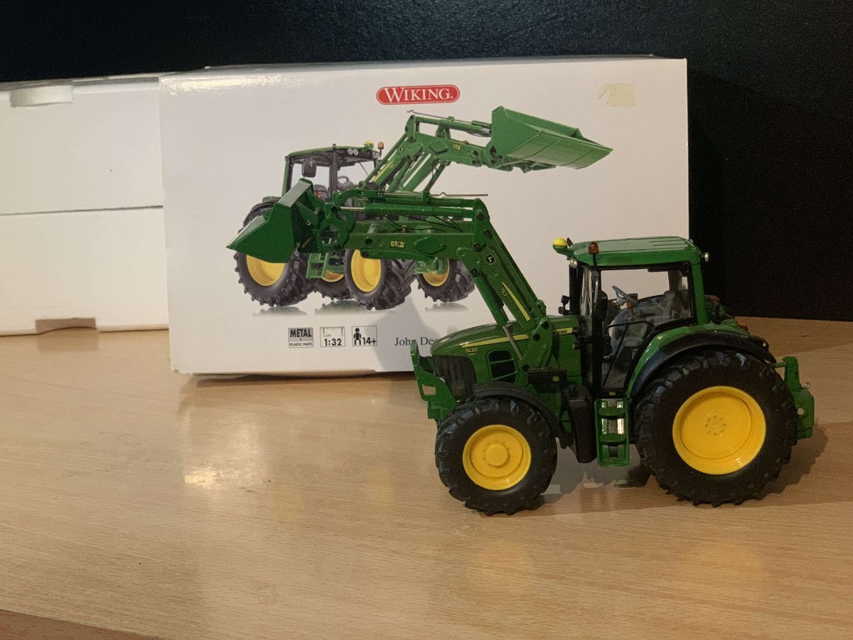 その他 Wiking John Deere Traktor 7430 1:32 Wiking - Traktor John Deere 7430 1:32 Orange 5 Delar