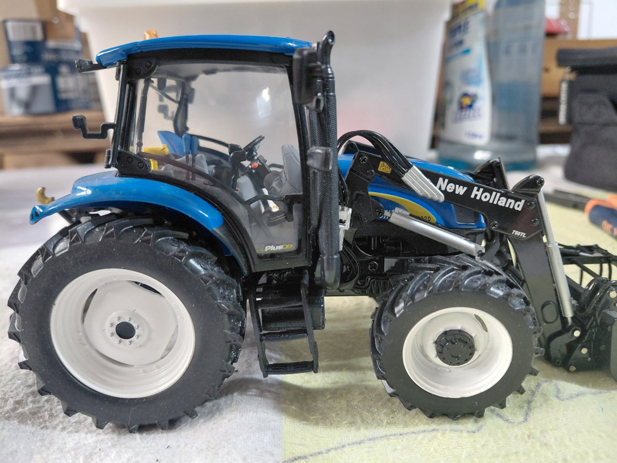 NH 6020 With 750 TL Loader UH2863. Bien lire la description et
