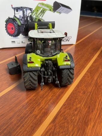 CLAAS arion 650 chargeur