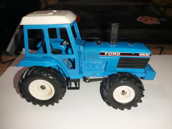 tracteur siku FORD 8830 