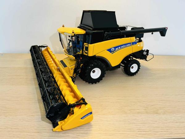 Tolva usada para cosechadora New Holland CR Otras 1/32