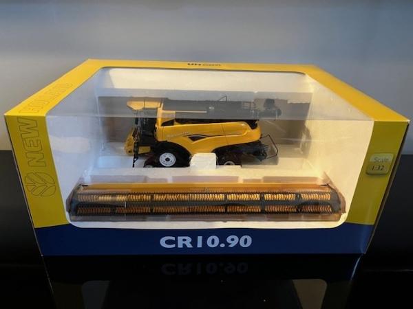 Cosechadora-trilladora NEW HOLLAND usada Universal Hobbies (UH