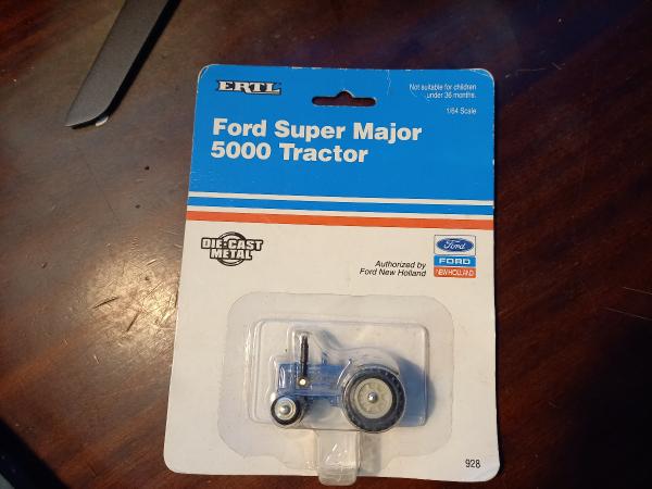 1/64 Tracteur FORD 5000 ERTL928