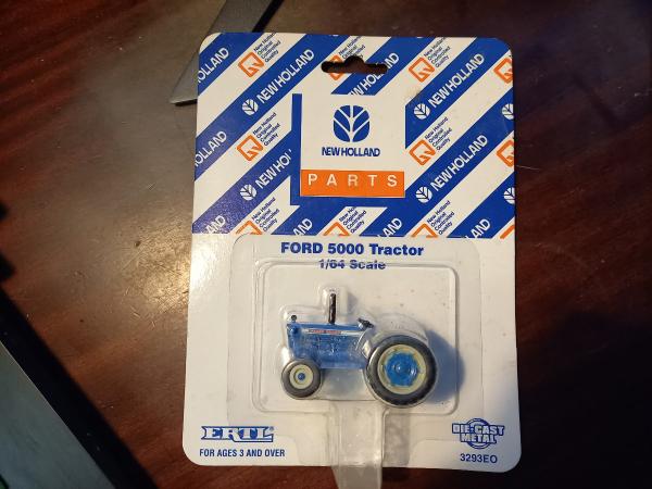1/64 Tracteur FORD 5000 ERTL3293EO