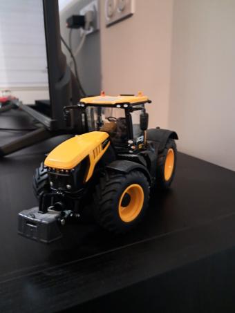 JCB fastrac 8330