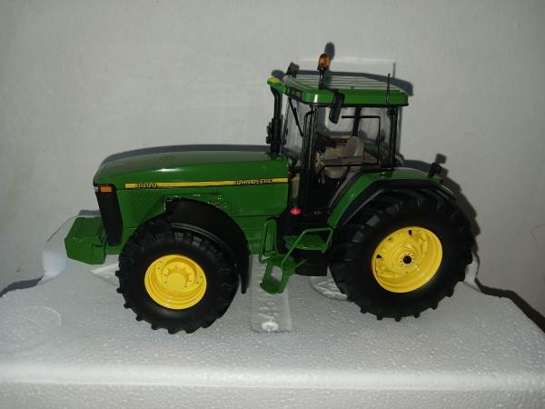 JOHN DEERE 8300