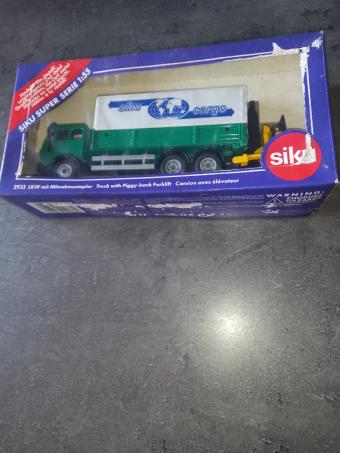 Camoin avec élévateur super série siku n°2933