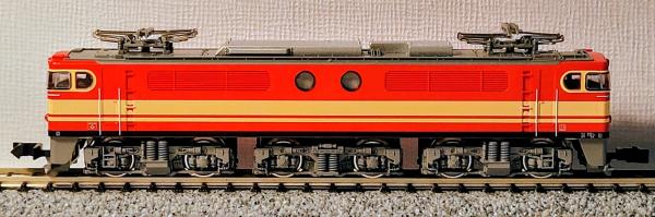 EXTRA NEUF - LOCOMOTIVE ELECTRIQUE TYPE BBB SERIE EF 851 ORANGE - KATO - N