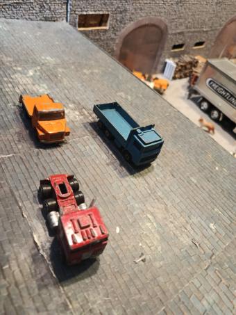 Lot de 3 camions (Gratuit à l'achat de min 15€ )