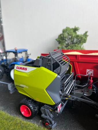 CLAAS variant 585 rc 