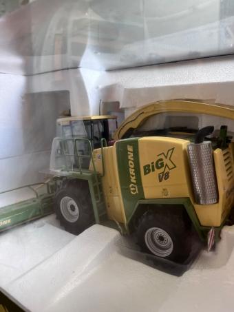 Krone big X v8