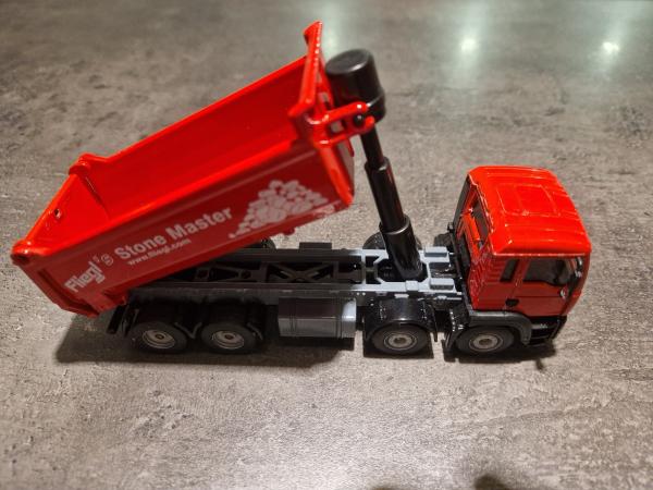 Camion benne à bascule. Sikun°3524 Man echelle 1:55