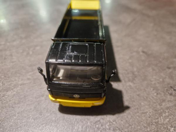 Camion mercedes avec benne. Siku n°2616. Echelle 1:55