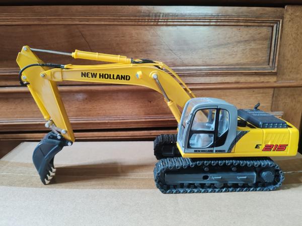 NEW HOLLAND 215