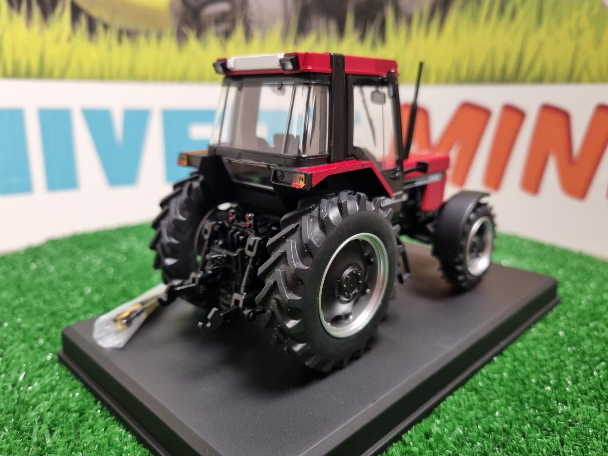 Tracteur Edition limitée IH 1056 XL Stries - 1/32 Tracteur Edition limitée IH 1056 XL Stries - 1/32