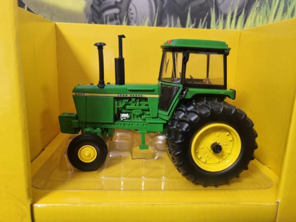 JOHN DEERE 4430 Jumelé Prestige Collection